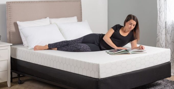 4 Best Memory Foam Mattress Under $300 in 2024