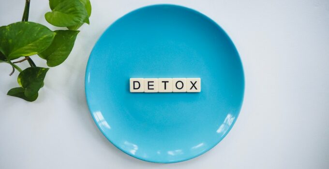 8 Healthy Ways to Detox Your Body Naturally in 2024