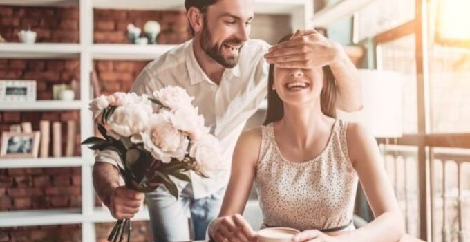 5 Thoughtful Wedding Anniversary Gift Ideas for Your Wife