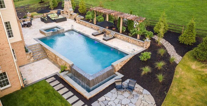 8 Things To Check Before You Sign A Contract With Your Pool Builder – 2024 Guide