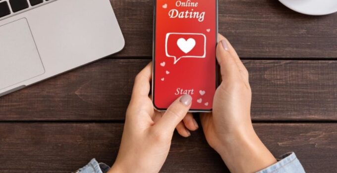 10 Tips for Selecting a Dating Site